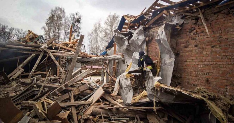 Росіяни завдали 38 ударів по Сумщині: зруйновано приватний будинок