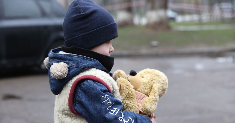 Росіяни обстріляли центр Херсону: пошкоджено дитячий медзаклад