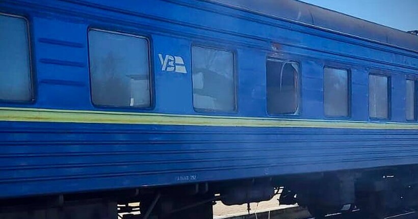  Російські війська обстріляли пасажирський потяг і підприємства на Чернігівщині