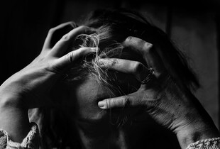Стрес під час війни: психотерапевтка дала поради, як не збожеволіти від новин