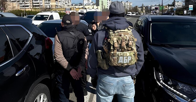 У Києві затримано чиновника РДА за систематичне вимагання хабарів – ДБР