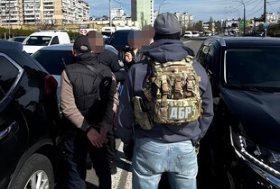 У Києві затримано чиновника РДА за систематичне вимагання хабарів – ДБР