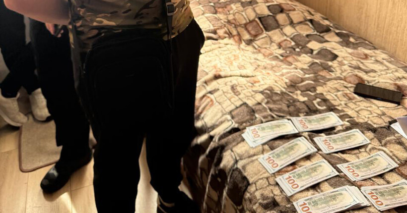 ДБР та СБУ затримали правоохоронця з Волинської області за спробу переправити чоловіків через кордон