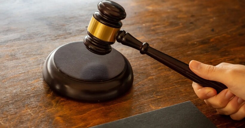 Суд Парижа дозволив 