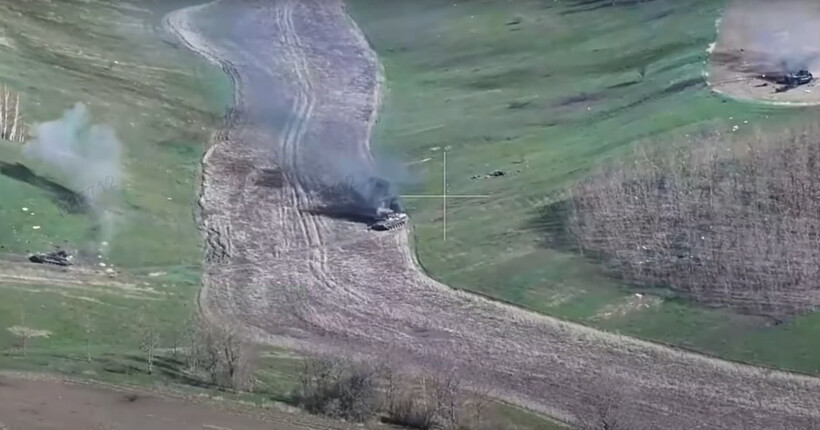 На Сумському напрямку українські воїни знищили бронетехніку рф (відео)
