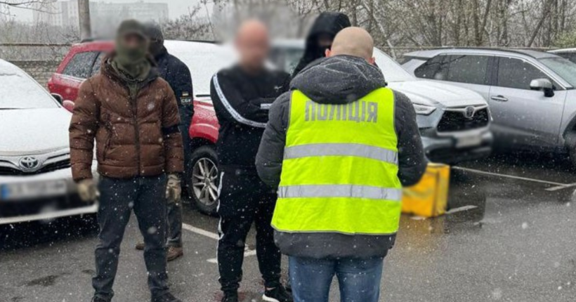 Працівника Конституційного суду та адвоката викрили на продажу “броні” від мобілізації за $15 000