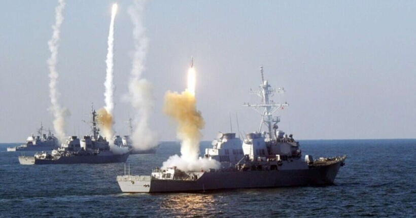 Росіяни тримають у Чорному морі носій 