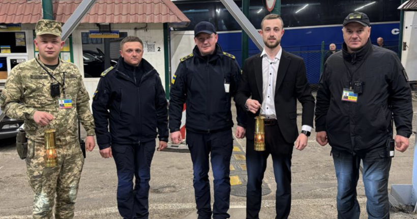 В Україну прибув Благодатний вогонь з Варшави