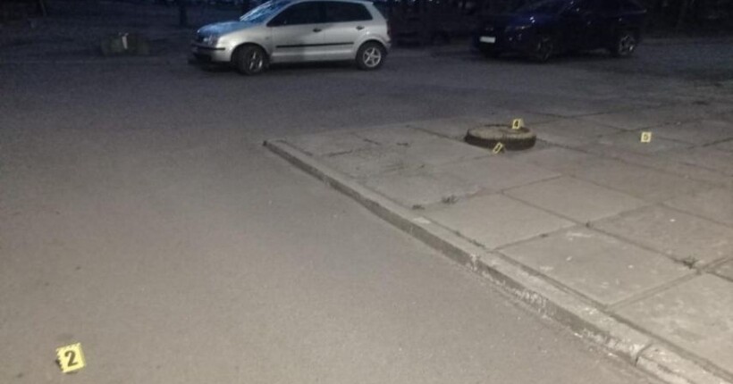 У Кам'янському чоловік відкрив стрілянину з автомата у дворі: його затримали