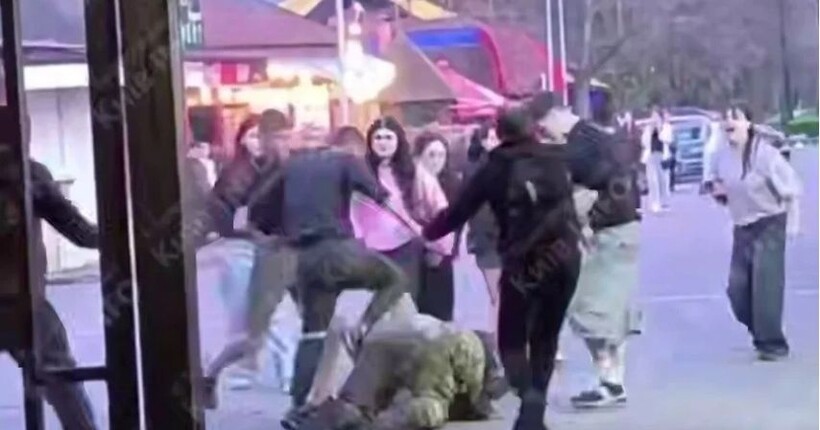 Чотирьом підліткам оголошено підозру за побиття військового в гідропарку Києва