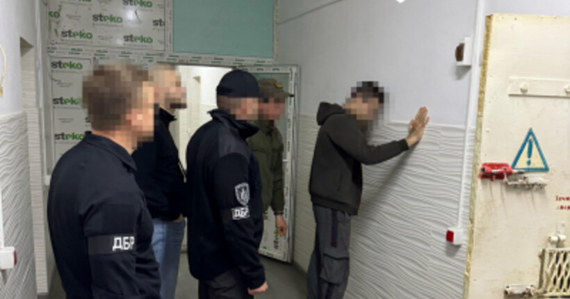 Систематично катували ув'язнених у Полтавському СІЗУ: ДБР викрило зловмисників