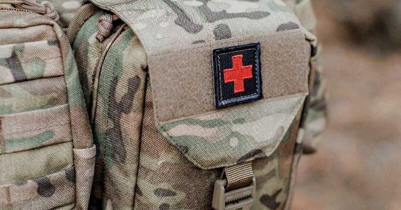 ДБР завершило слідство щодо постачання до армії неякісних аптечок на понад 18 млн грн: подробиці