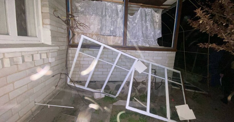 Пошкоджені приватні будинки та авто: Київщину вночі атакували ворожі БпЛА