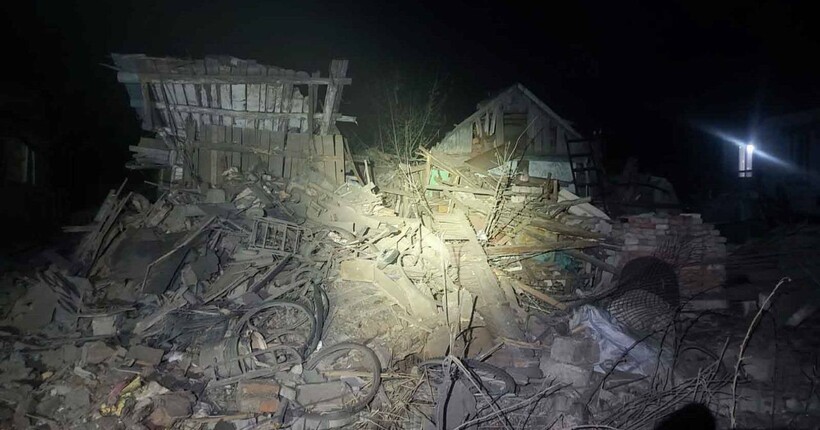 Обстріл Сумщини: рятувальники дістали з-під завалів песика