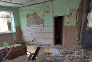 Російські загарбники атакували Корабельний район Херсона: пошкоджені навчальні заклади