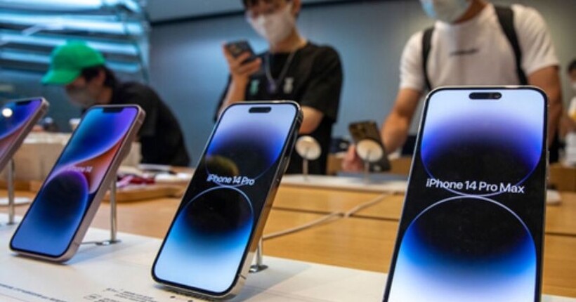 Apple планує виробляти більшість iPhone для США в Індії - Bloomberg
