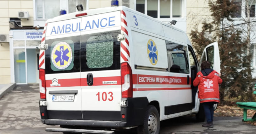 Російські загарбники вчергове атакували Херсон: троє жителів постражадли 