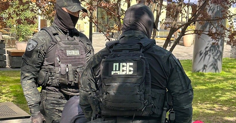 У Києві затримали шахрая, який “продавав” посади в поліції та “відмазував” від армії