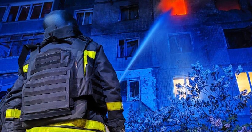 Внаслідок атаки дрона на Кам'янське пошкоджено три будинки, є загиблий і постраждалі