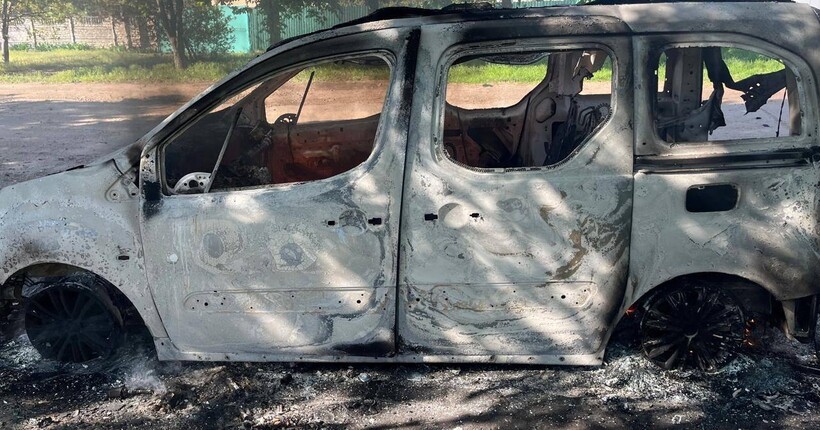 У Куп'янську окупанти скинули вибухівку з дрона на цивільне авто