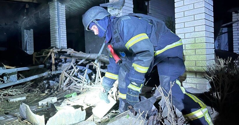 Окупанти атакували Житомирщину: постраждала людина, пошкоджено понад 10 будинків (фото)