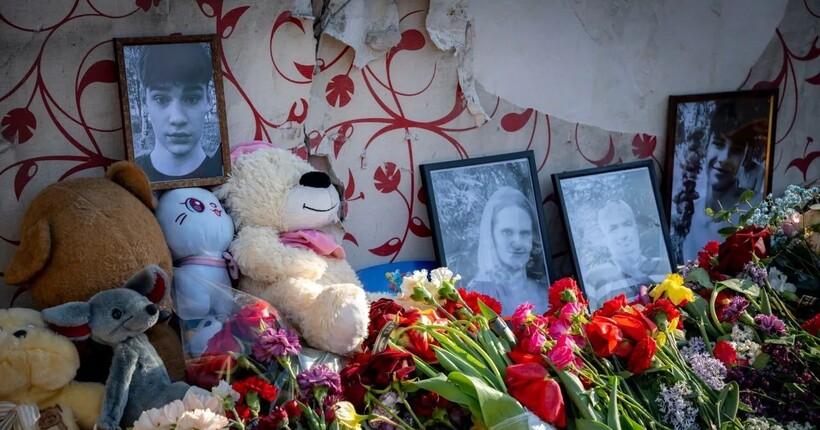 У Києві попрощалися з Данилом Худею та його батьками, які загинули від удару рф