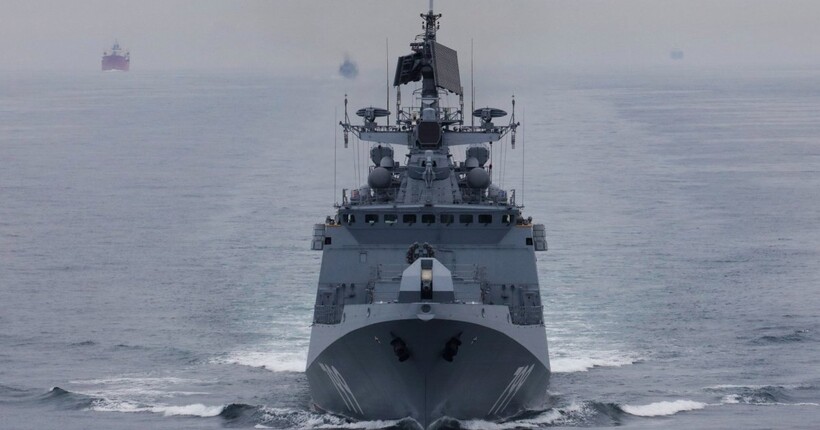 росія утримує в Чорному морі ракетоносій з 