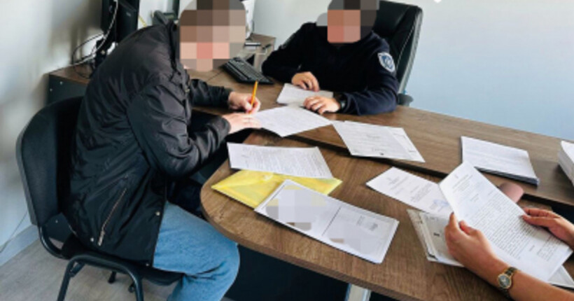 За $3000 фальсифікував дані чоловіків в електронній системі 