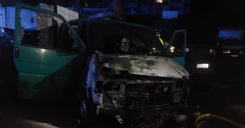 У Харкові школярці оголосили підозру за підпал авто військових
