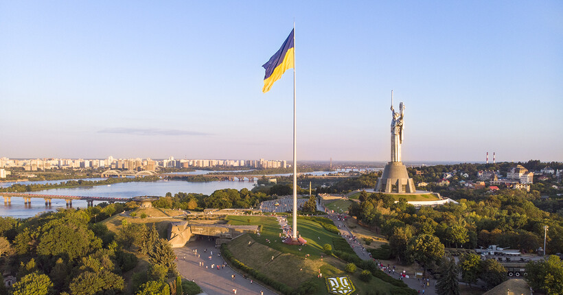 У Києві 1 травня приспустять головний прапор України: в чому причина