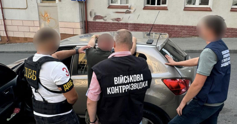На Тернопільщині затримали працівник ТЦК, який за 5000 доларів обіцяв звільнити чоловіка від військової служби