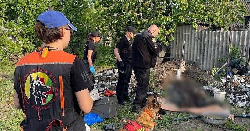 Задушив та залив бетоном: на Дніпропетровщині затримали чоловіка за підозрою у вбивстві матері