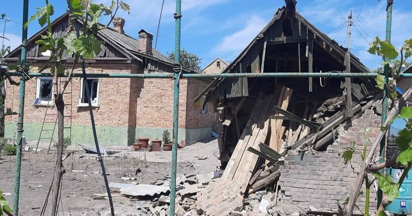 Окупанти обстріляли Нікопольщину: одна людина загинула, пошкоджено навчальний заклад