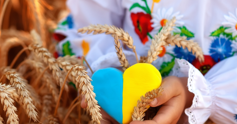 З Днем вишиванки 2025: найкращі побажання у віршах, прозі та красиві листівки