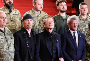 Боно разом з "Культурними силами" презентував свою документальну стрічку на Каннському кінофестивалі