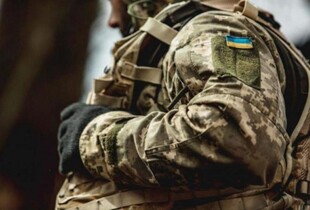 Українські воїни знищили замаскований танк росіян на Торецькому напрямку (відео)