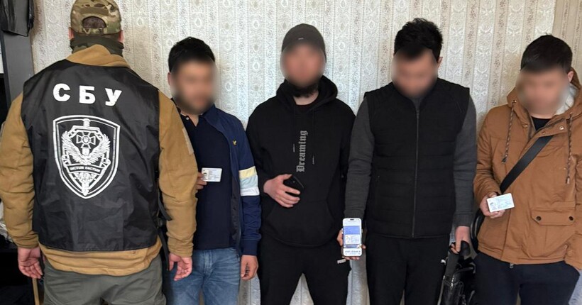 Іноземцям, які легалізувались в Україні через фіктивні шлюби, повідомили про підозру