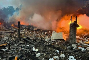 В ДСНС показали наслідки нічної атаки на Київщину: фото та відео