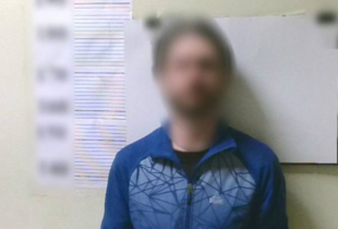 У Києві затримали чоловіка, який гуляв містом у нетверезому стані з гранатами та набоями