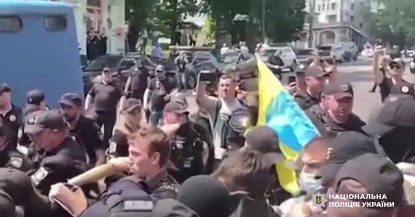 Військовий вдарив поліцейського протезом по голові - поліція відкрила справу (відео)