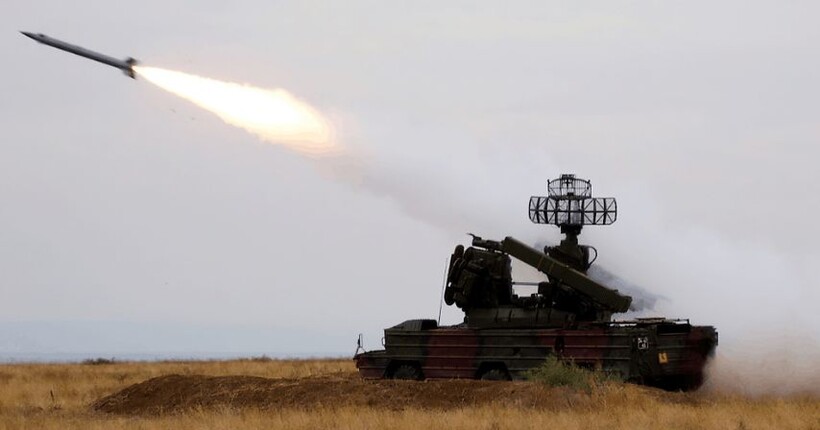 Армія рф запустила по Україні майже 200  дронів та ракет: скільки вдалося збити