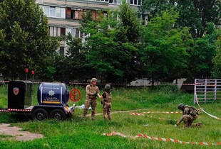 У Києві поліція винесла касетні боєприпаси з квартир житлового будинку (фото)