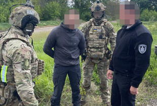 ДБР затримало військовослужбовця, який незаконно реалізовував зброю зі складу військової частини на Донеччині