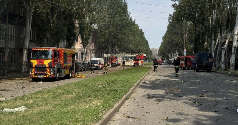 ДСНС оприлюднила кадри наслідків удару росіян по Запоріжжю (фото, відео)