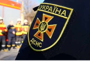 Російська атака на Луцьк спричинила пожежі на гаражному кооперативі та підприємстві