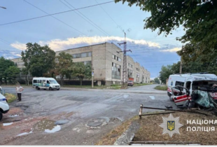 У Дніпрі внаслідок ДТП за участі "швидкої" загинув медик, ще двоє людей постраждали