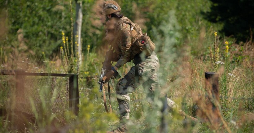 Росіяни на Сіверському напрямку наступають накатами, втрачаючи колони техніки під час атак - Трегубов
