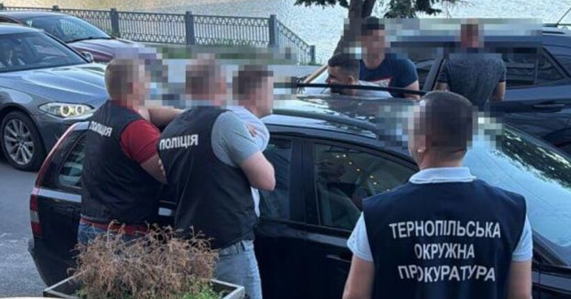 Запропонував оформити інвалідність за $16 000: експравоохоронцю повідомлено про підозру
