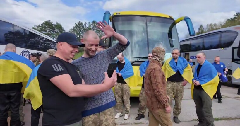 Шмигаль показав відео з обміну полоненими, який відбувся у День незалежності