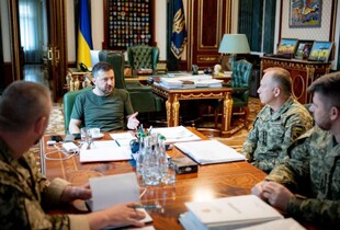 Зеленський провів нараду з військовим командуванням: деталі зустрічі